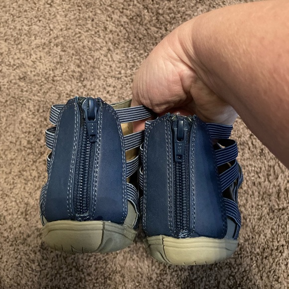 Baretraps Sandals - Picture 5 of 5